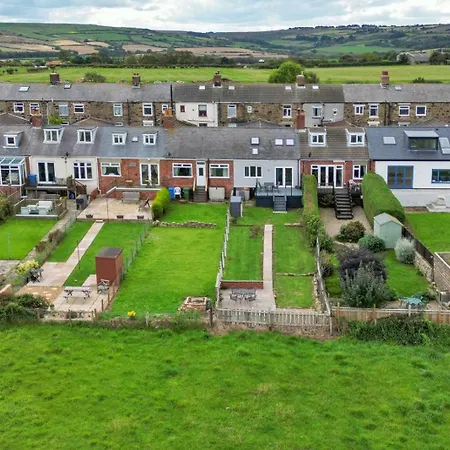 Finest Retreats - Ammonite Cottage, Sea Views Holiday home *