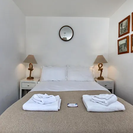 Finest Retreats - Ammonite Cottage, Sea Views Hinderwell