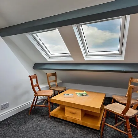 Finest Retreats - Ammonite Cottage, Sea Views * Hinderwell