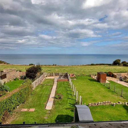 Finest Retreats - Ammonite Cottage, Sea Views Holiday home *